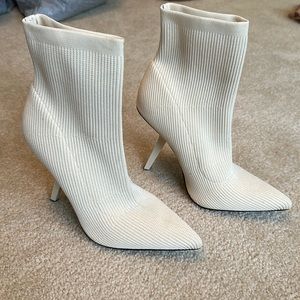 Public Desire size 9